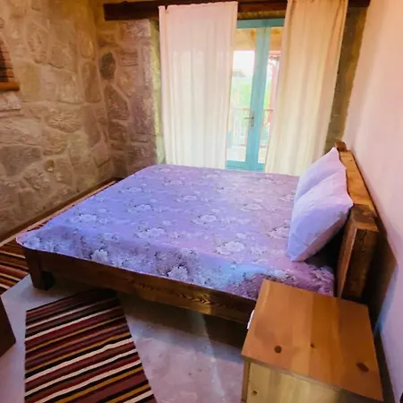 Mazi Stone Aparts Holiday home